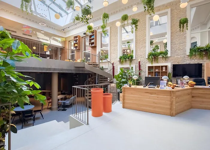 Maverick AthenaeumHostal